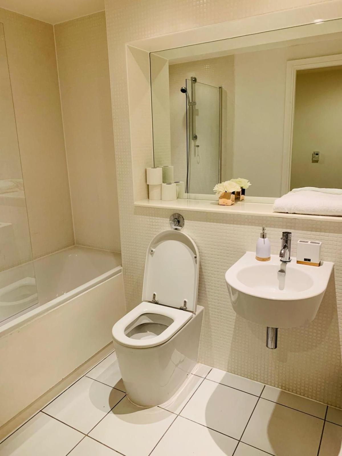 Canary Wharf View Apartments London Ngoại thất bức ảnh